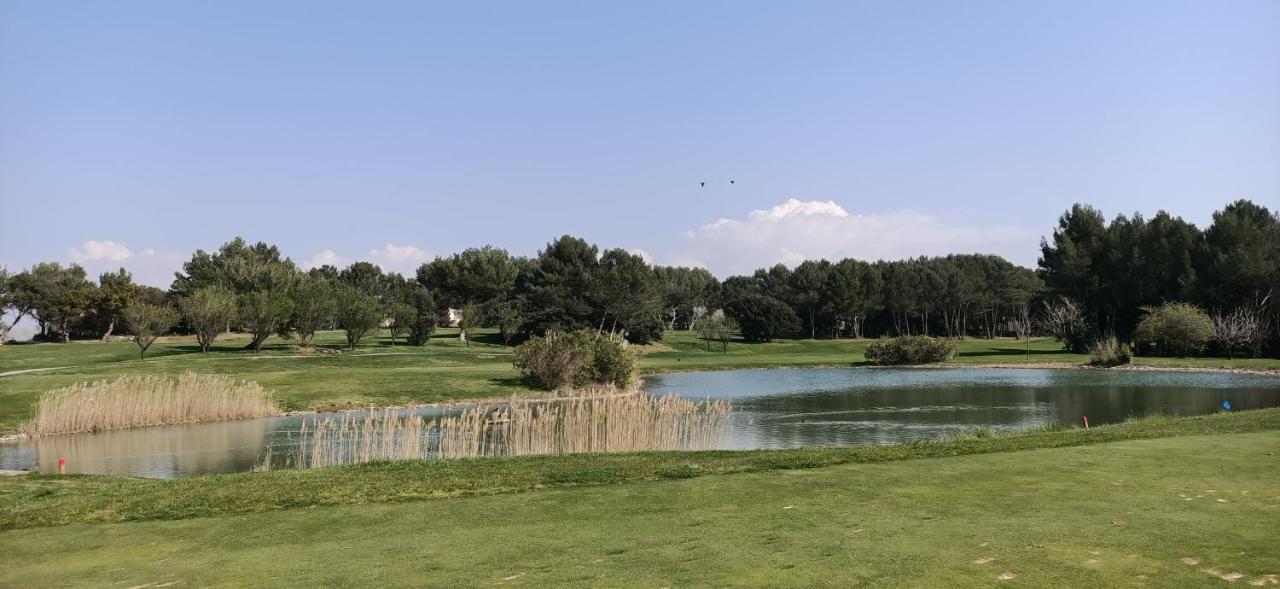 Charmant T2 Climatise Avec Belle Vue , Golf De Pont-Royal Mallemort Eksteriør billede