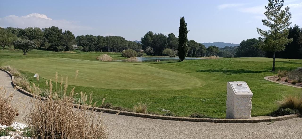 Charmant T2 Climatise Avec Belle Vue , Golf De Pont-Royal Mallemort Eksteriør billede