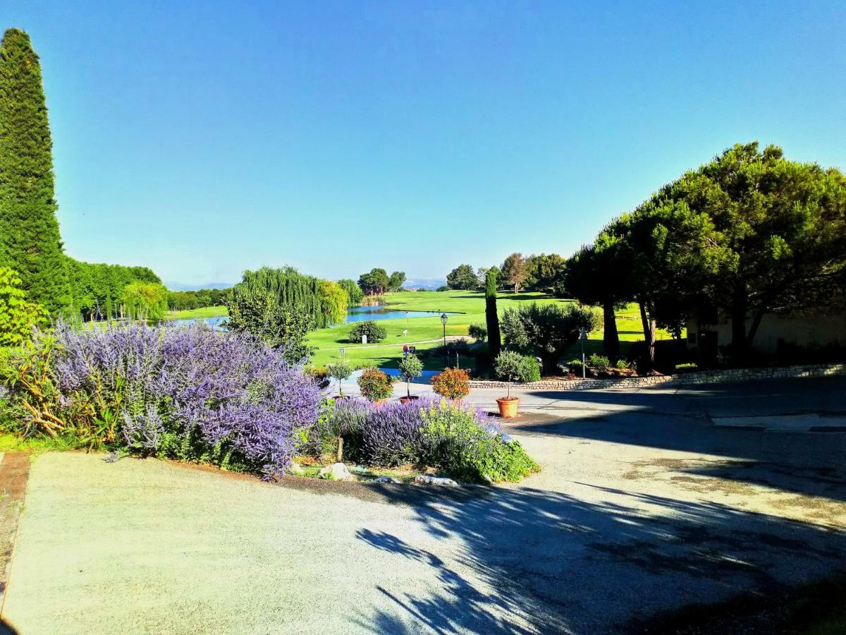 Charmant T2 Climatise Avec Belle Vue , Golf De Pont-Royal Mallemort Eksteriør billede